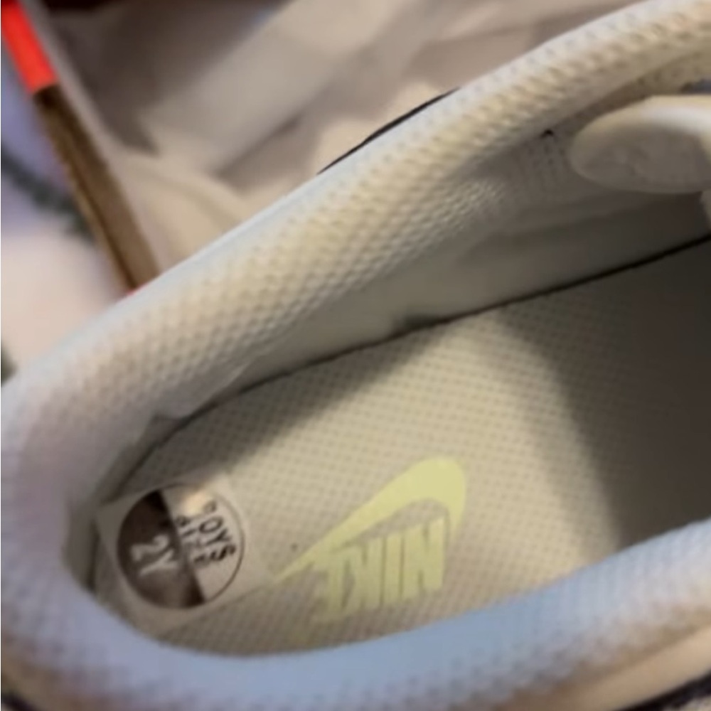 Nike kid Navy and White Sneakers - Picture 7 of 10